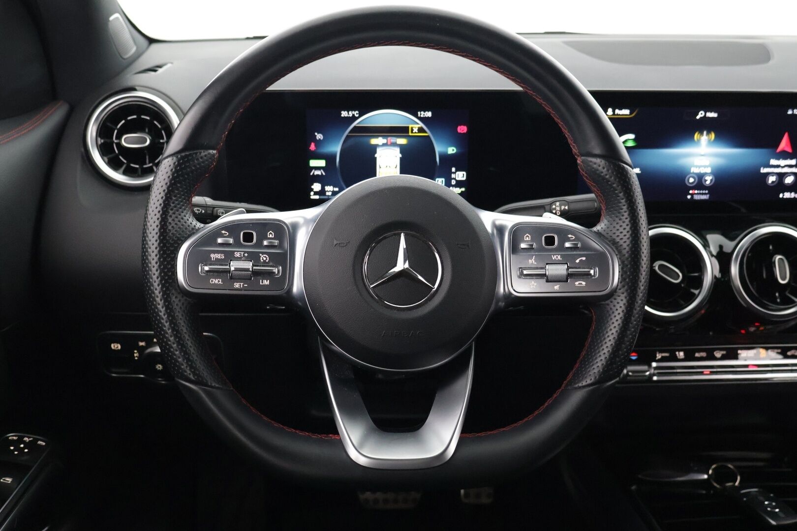 Mercedes-Benz GLA 2021 250 e A Business AMG EQ Power - 3,99 % KORKOTARJOUS TÄHÄN AUTOON - Koukku / P-kamera / Sport-penkit / LED High Performance / P-tutkat