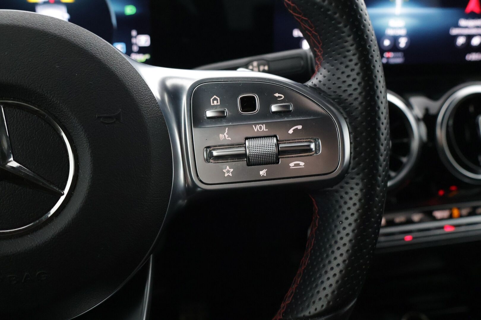Mercedes-Benz GLA 2021 250 e A Business AMG EQ Power - 3,99 % KORKOTARJOUS TÄHÄN AUTOON - Koukku / P-kamera / Sport-penkit / LED High Performance / P-tutkat