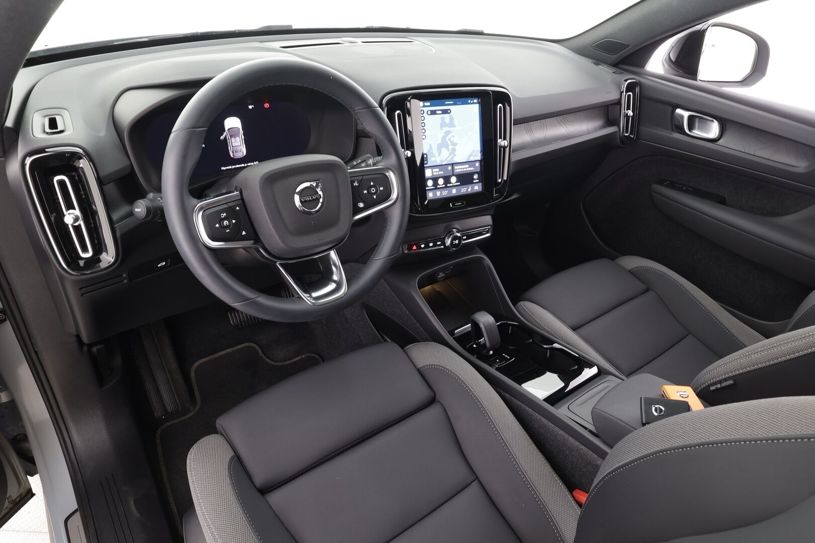 Volvo C40 2024 Recharge Single Plus Extended Range - | ACC | ILP | MY24 | Lasikatto | Sporttipenkit | Keyless | Pilot Assist | BLIS | CTA | LED | P.kamera | 2x renkaat aluin | Merkkihuollot | 