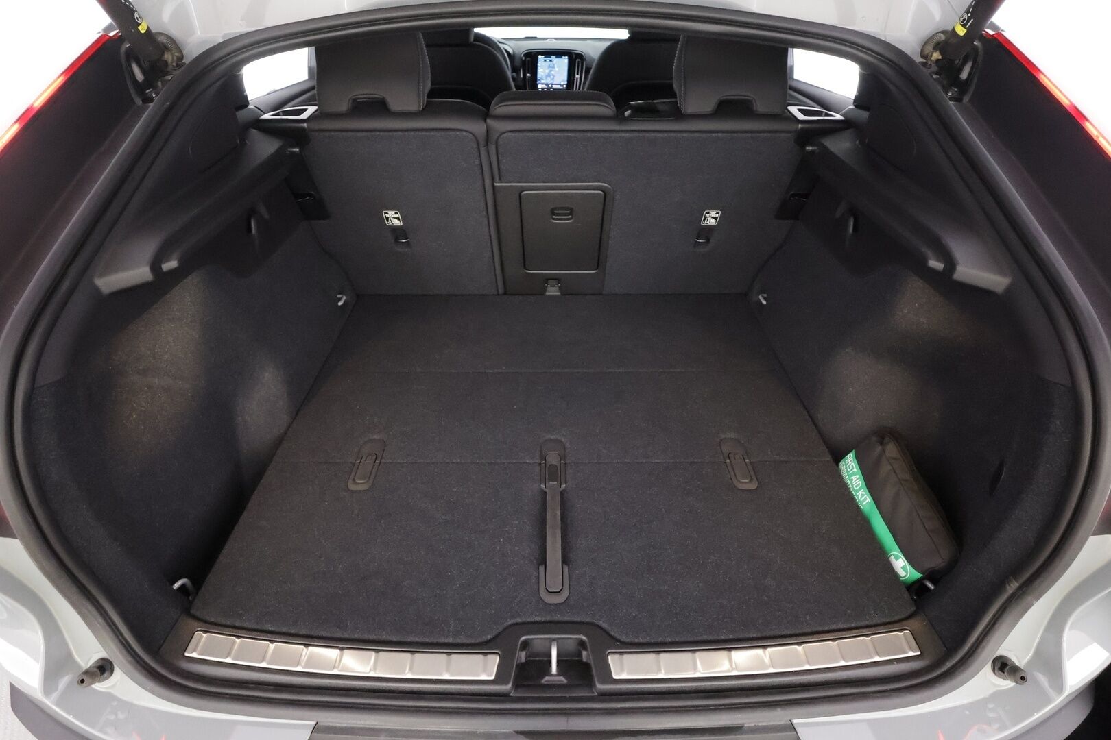 Volvo C40 2024 Recharge Single Plus Extended Range - | ACC | ILP | MY24 | Lasikatto | Sporttipenkit | Keyless | Pilot Assist | BLIS | CTA | LED | P.kamera | 2x renkaat aluin | Merkkihuollot | 