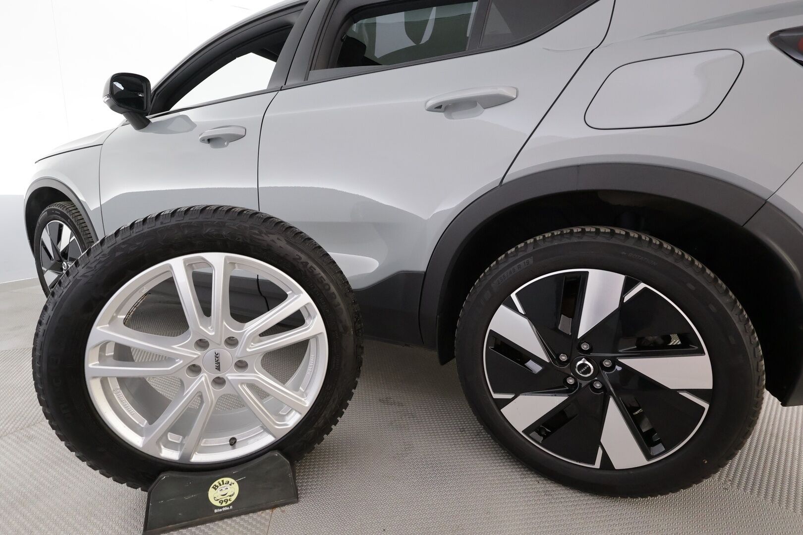 Volvo C40 2024 Recharge Single Plus Extended Range - | ACC | ILP | MY24 | Lasikatto | Sporttipenkit | Keyless | Pilot Assist | BLIS | CTA | LED | P.kamera | 2x renkaat aluin | Merkkihuollot | 
