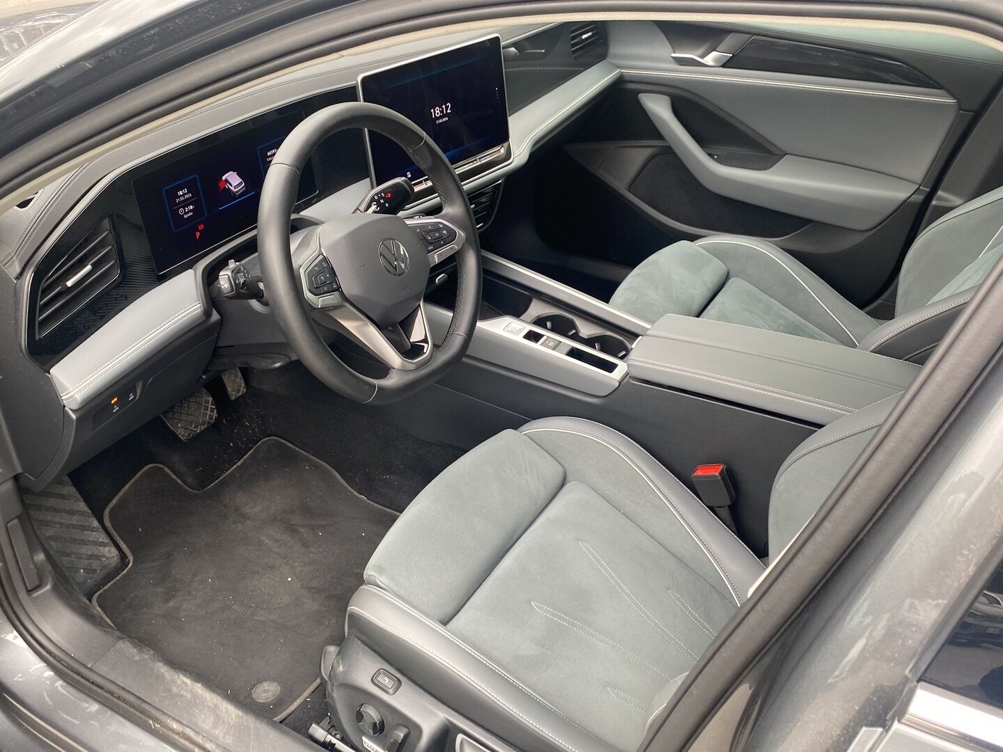 Volkswagen Passat 2024 Variant Comfort 1,5 eTSI 110 kW DSG-automaatti - | ACC | Webasto | Koukku | Peruutuskamera | LED-valot | Lane assist | Hierovat penkit | Suomi-auto |