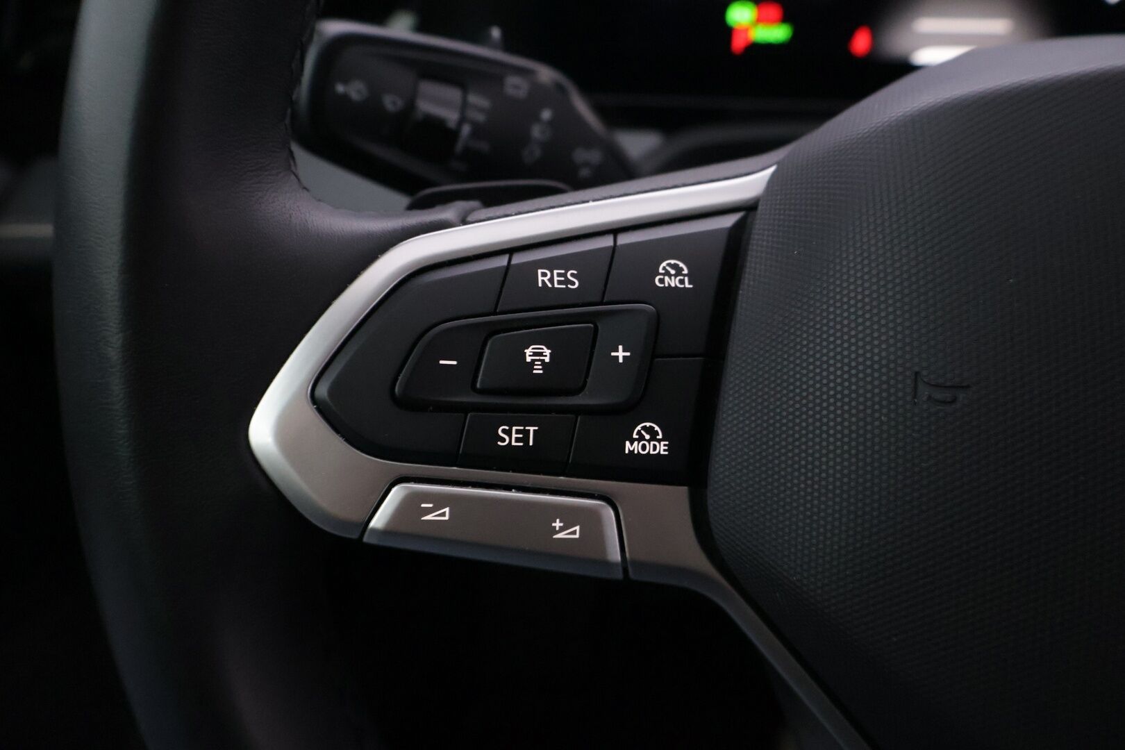 Volkswagen Passat 2024 Variant Comfort 1,5 eTSI 110 kW DSG-automaatti - | ACC | Webasto | Koukku | Peruutuskamera | LED-valot | Lane assist | Hierovat penkit | Suomi-auto |