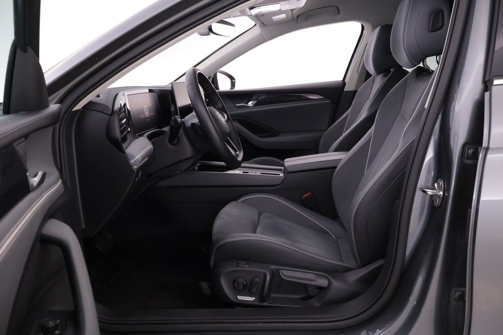 Volkswagen Passat 2024 Variant Comfort 1,5 eTSI 110 kW DSG-automaatti - | ACC | Webasto | Koukku | Peruutuskamera | LED-valot | Lane assist | Hierovat penkit | Suomi-auto |