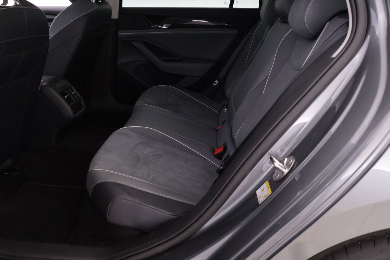 Volkswagen Passat 2024 Variant Comfort 1,5 eTSI 110 kW DSG-automaatti - | ACC | Webasto | Koukku | Peruutuskamera | LED-valot | Lane assist | Hierovat penkit | Suomi-auto |
