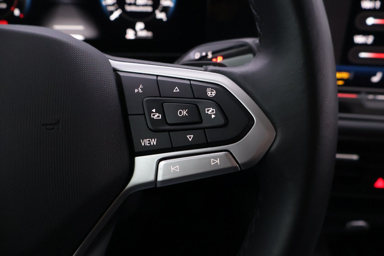 Volkswagen Passat 2024 Variant Comfort 1,5 eTSI 110 kW DSG-automaatti - | ACC | Webasto | Koukku | Peruutuskamera | LED-valot | Lane assist | Hierovat penkit | Suomi-auto |