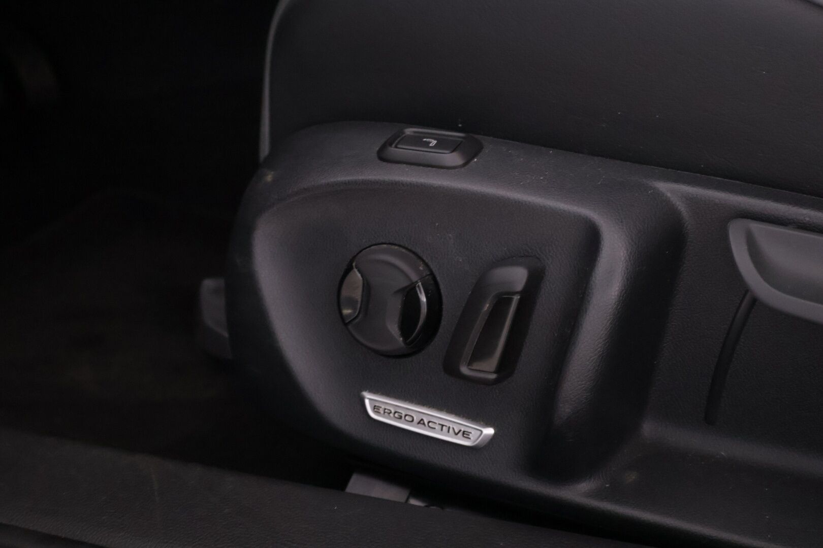 Volkswagen Passat 2024 Variant Comfort 1,5 eTSI 110 kW DSG-automaatti - | ACC | Webasto | Koukku | Peruutuskamera | LED-valot | Lane assist | Hierovat penkit | Suomi-auto |