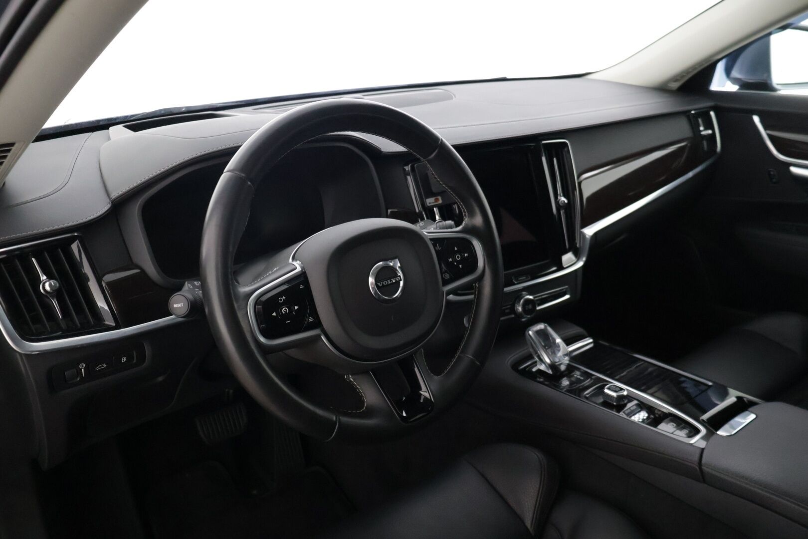 Volvo V90 2020 T8 TwE AWD Inscription aut * HUD / 360-Kamera / Webasto / Adapt. Vakkari / Koukku * - *Jakopää tehty 2025! / Todella hyvin varusteltu yksilö!