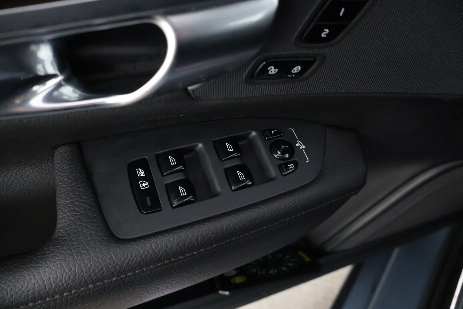 Volvo V90 2020 T8 TwE AWD Inscription aut * HUD / 360-Kamera / Webasto / Adapt. Vakkari / Koukku * - *Jakopää tehty 2025! / Todella hyvin varusteltu yksilö!