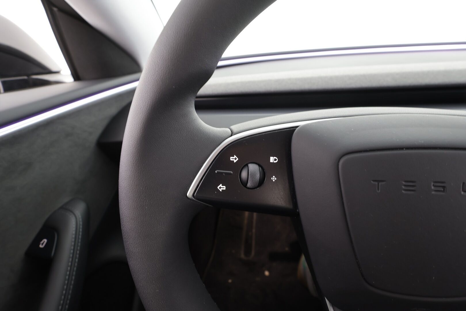 Tesla Model 3 2024 Long Range AWD Highland * Koukku / ILP / ACC / Matrix-LED / P.Kamera / Lasikatto / Premium Audio / Muistipenkki * - 1-om Suomi-auto / 2x Latauskaapelit / Kahdet renkaat - HULLUT JOULUT KORKOTARJOUS 2,49% 