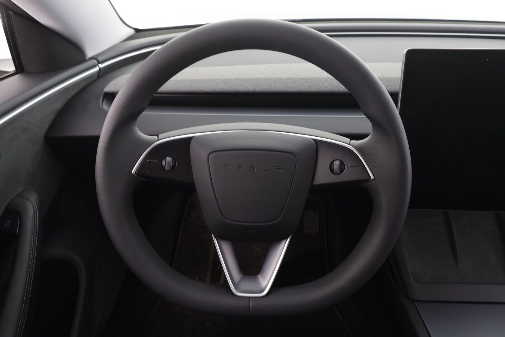 Tesla Model 3 2024 Long Range AWD Highland * Koukku / ILP / ACC / Matrix-LED / P.Kamera / Lasikatto / Premium Audio / Muistipenkki * - 1-om Suomi-auto / 2x Latauskaapelit / Kahdet renkaat - HULLUT JOULUT KORKOTARJOUS 2,49% 