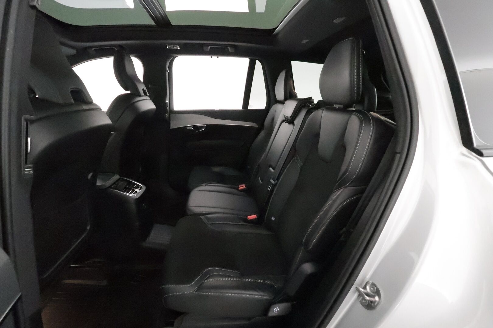 Volvo XC90 2022 T8 AWD Long Range High Performance R-Design aut **H&K / Panorama / HUD / ACC / Full-LED / 360° / Sportpenkit Muistilla** - Juuri tullut Helsinkiin! / Akku kuntotarkastettu / Kahdet Renkaat / Merkkihuollettu - HULLUT JOULUT KORKOTARJOUS 2,49% 