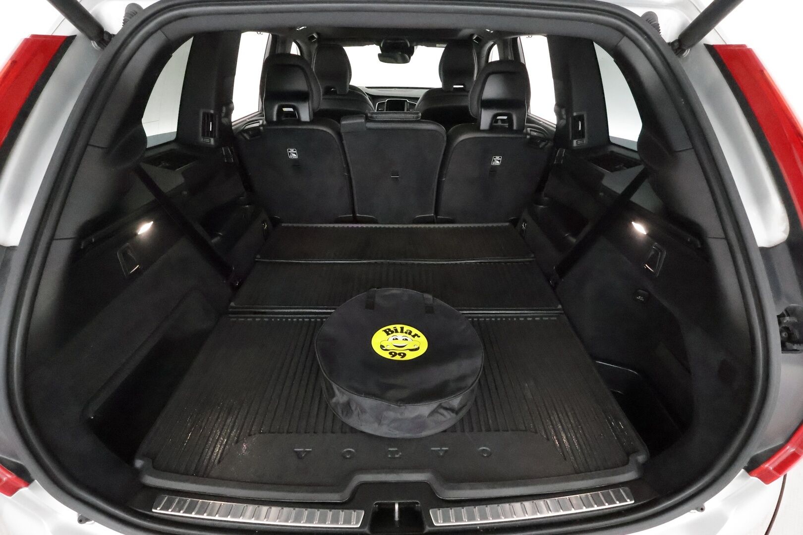 Volvo XC90 2022 T8 AWD Long Range High Performance R-Design aut **H&K / Panorama / HUD / ACC / Full-LED / 360° / Sportpenkit Muistilla** - 2,99 % KORKOTARJOUS TÄHÄN AUTOON 21.9. ASTI! - Akku kuntotarkastettu / Kahdet Renkaat / Merkkihuollettu! /  **HUIPPU KAMOILLA**