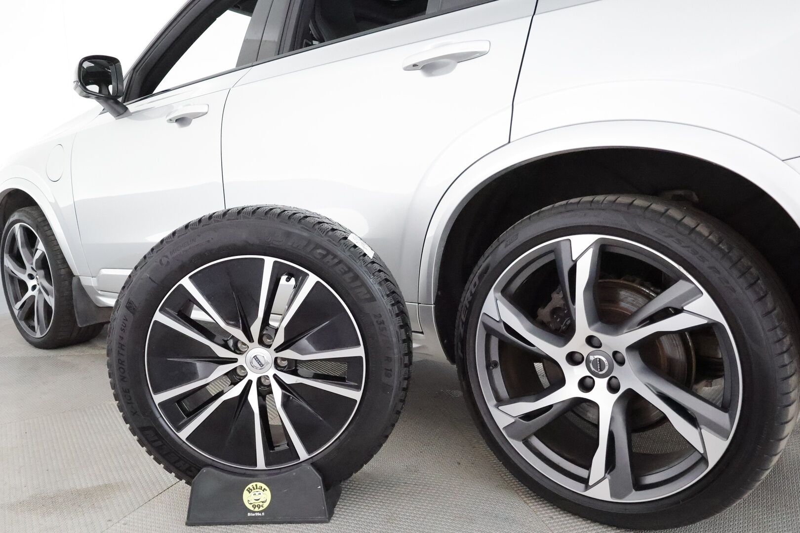 Volvo XC90 2022 T8 AWD Long Range High Performance R-Design aut **H&K / Panorama / HUD / ACC / Full-LED / 360° / Sportpenkit Muistilla** - 2,99 % KORKOTARJOUS TÄHÄN AUTOON 21.9. ASTI! - Akku kuntotarkastettu / Kahdet Renkaat / Merkkihuollettu! /  **HUIPPU KAMOILLA**