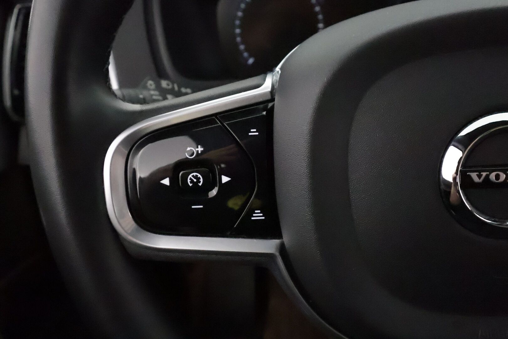 Volvo XC90 2022 T8 AWD Long Range High Performance R-Design aut **H&K / Panorama / HUD / ACC / Full-LED / 360° / Sportpenkit Muistilla** - Juuri tullut Helsinkiin! / Akku kuntotarkastettu / Kahdet Renkaat / Merkkihuollettu - HULLUT JOULUT KORKOTARJOUS 2,49% 