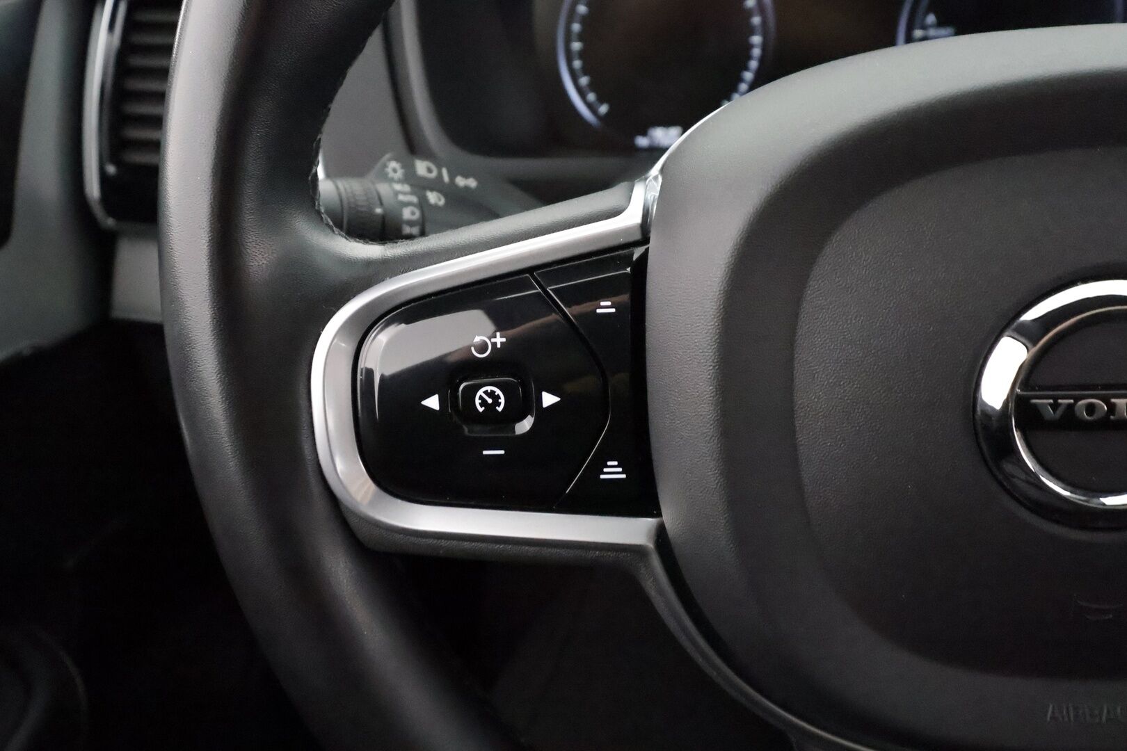 Volvo XC90 2022 T8 AWD Long Range High Performance R-Design aut 7-P - | ACC | Webasto | 360-kamera | Full-LED | Muistipenkit | HUD | Panorma | H/K | Puolinahat sporttipenkit | Kahdet Renkaat | Merkkihuollettu |