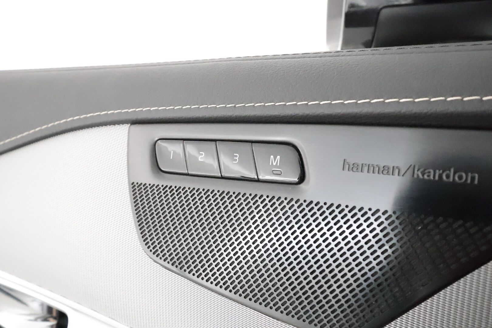 Volvo XC90 2022 T8 AWD Long Range High Performance R-Design aut **H&K / Panorama / HUD / ACC / Full-LED / 360° / Sportpenkit Muistilla** - Juuri tullut Helsinkiin! / Akku kuntotarkastettu / Kahdet Renkaat / Merkkihuollettu - HULLUT JOULUT KORKOTARJOUS 2,49% 