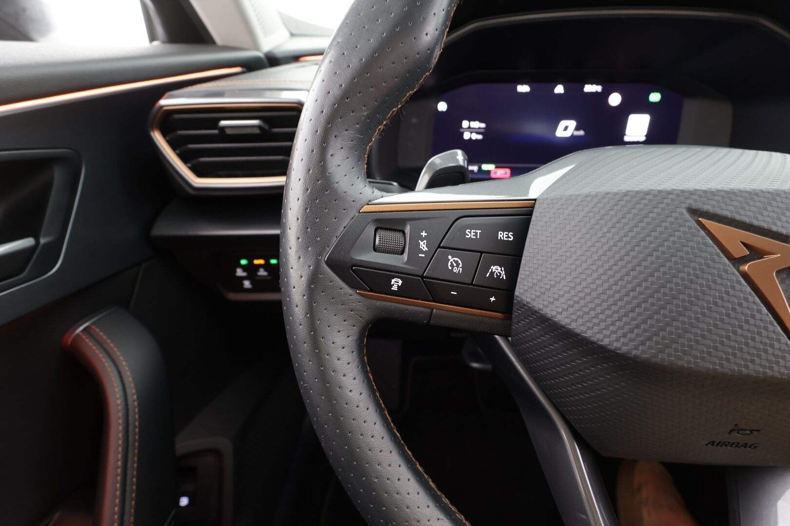Cupra Formentor 2022 1.4 PHEV 150 kW e-HYBRID DSG - | ACC | LED | P.Kamera | Puolinahat | Ratinlämmitys | Digimittaristo | keyless | Apple&Android | Kahdet Renkaat | Koti & Kauppalaturi |