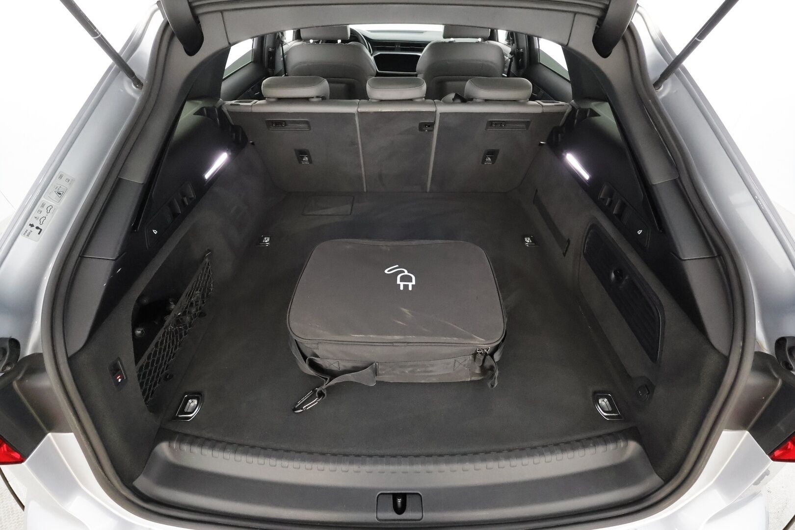 Audi A6 2021 Avant Business Sport 55 TFSI e quattro S-tronic Electrified Edition * S-Line / ACC / Matrix / Koukku / Nahkasisusta * - Digimittaristo / P.Kamera / Panorama / 2x Latauskaapelit / Kahdet renkaat aluvanteilla