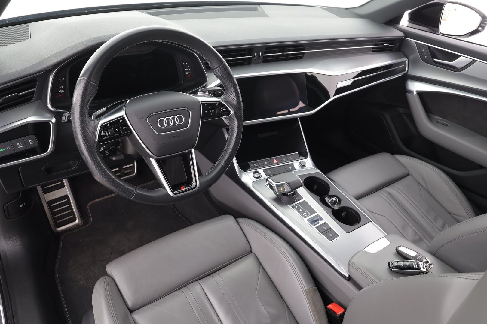 Audi A6 2021 Avant Business Sport 55 TFSI e quattro S-tronic Electrified Edition * ACC / Matrix / Koukku / P.Kamera / Sportpenkki Muistilla * - Panorama / 2x Latauskaapelit / Kahdet renkaat aluvanteilla