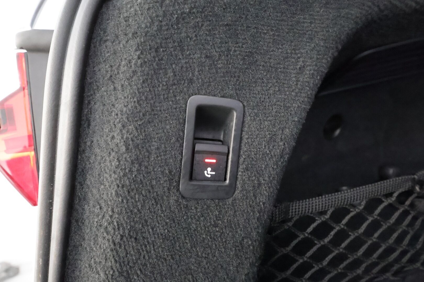 Audi A6 2021 Avant Business Sport 55 TFSI e quattro S-tronic Electrified Edition * ACC / Matrix / Koukku / P.Kamera / Sportpenkki Muistilla * - Panorama / 2x Latauskaapelit / Kahdet renkaat aluvanteilla