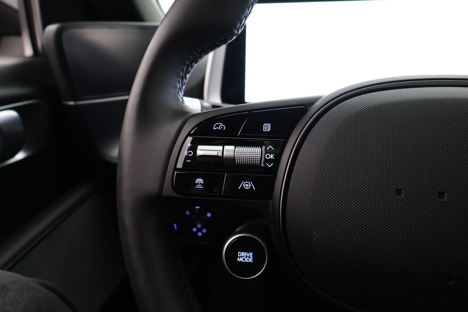 HYUNDAI IONIQ 6 2023 53kWh RWD - Adapt.Vakkari | Peruutuskamera | Lane Assist | Sähköluukku | KeylessGo | Apple&Android | Kahdet renkaat vanteineen