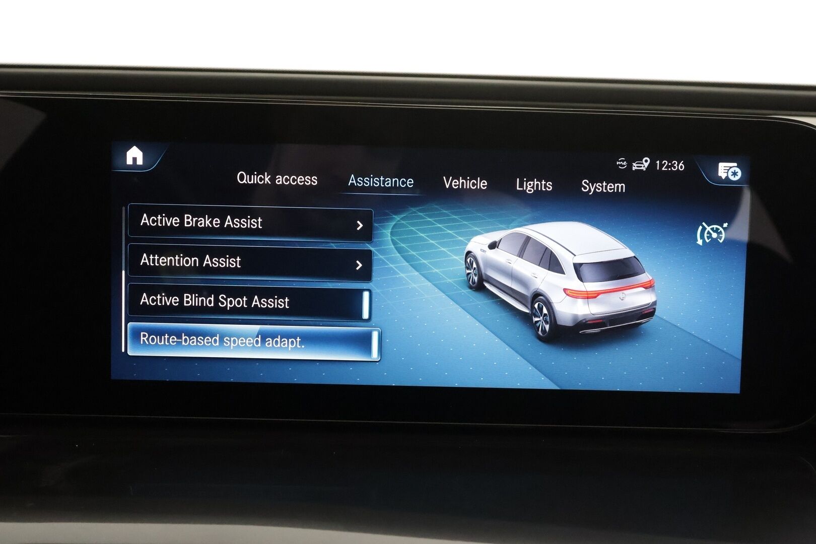 MERCEDES-BENZ EQC 2022 400 4Matic * Distronic+ / 360° / DTR+Q / Koukku / Multibeam / Navi / Midline / KeylessGo / Sporttinahat * - Akku kuntotarkastettu