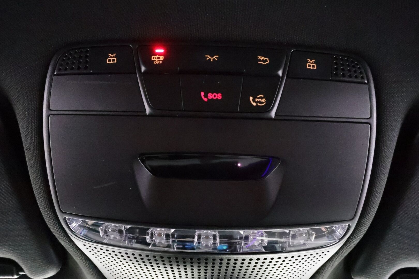 MERCEDES-BENZ EQC 2022 400 4Matic * Distronic+ / 360° / DTR+Q / Koukku / Multibeam / Navi / Midline / KeylessGo / Sporttinahat * - Akku kuntotarkastettu