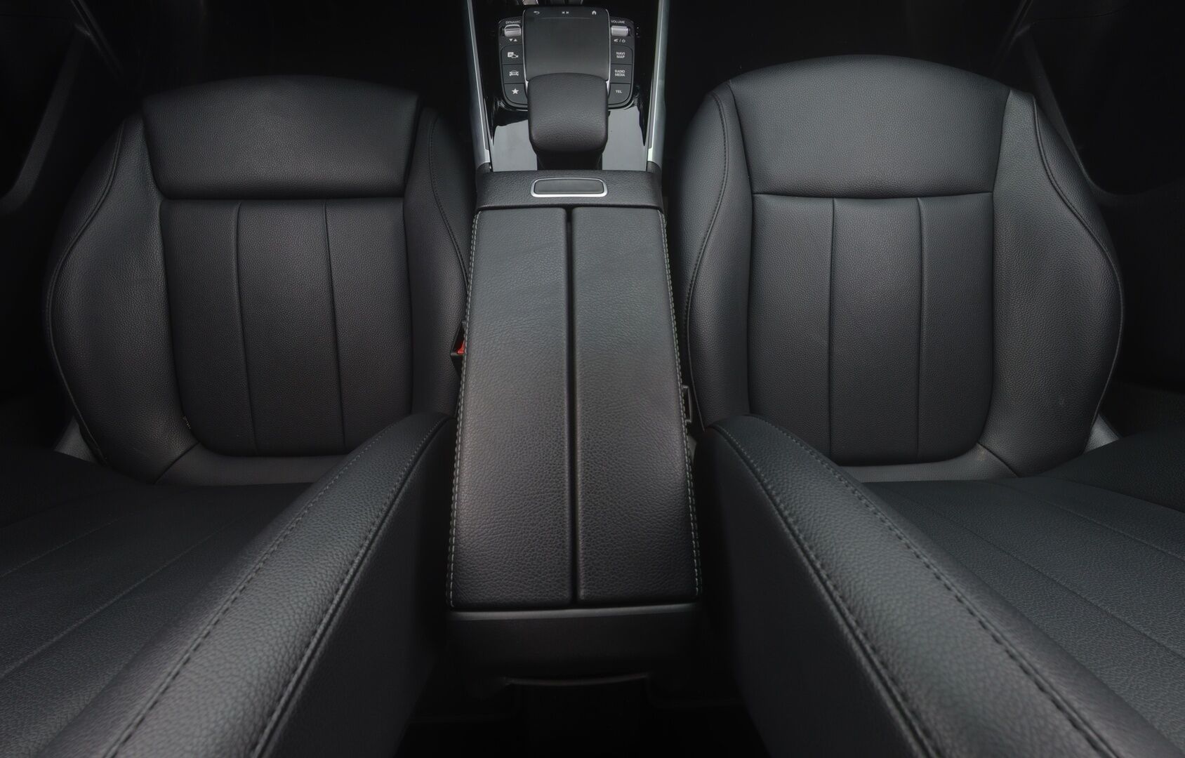 MERCEDES-BENZ EQB 2023 300 4MATIC Business - 3,99 % KORKOTARJOUS TÄHÄN AUTOON - DTR+/ Peruutuskamera / DC-lataus / Hierovat etupenkit / 