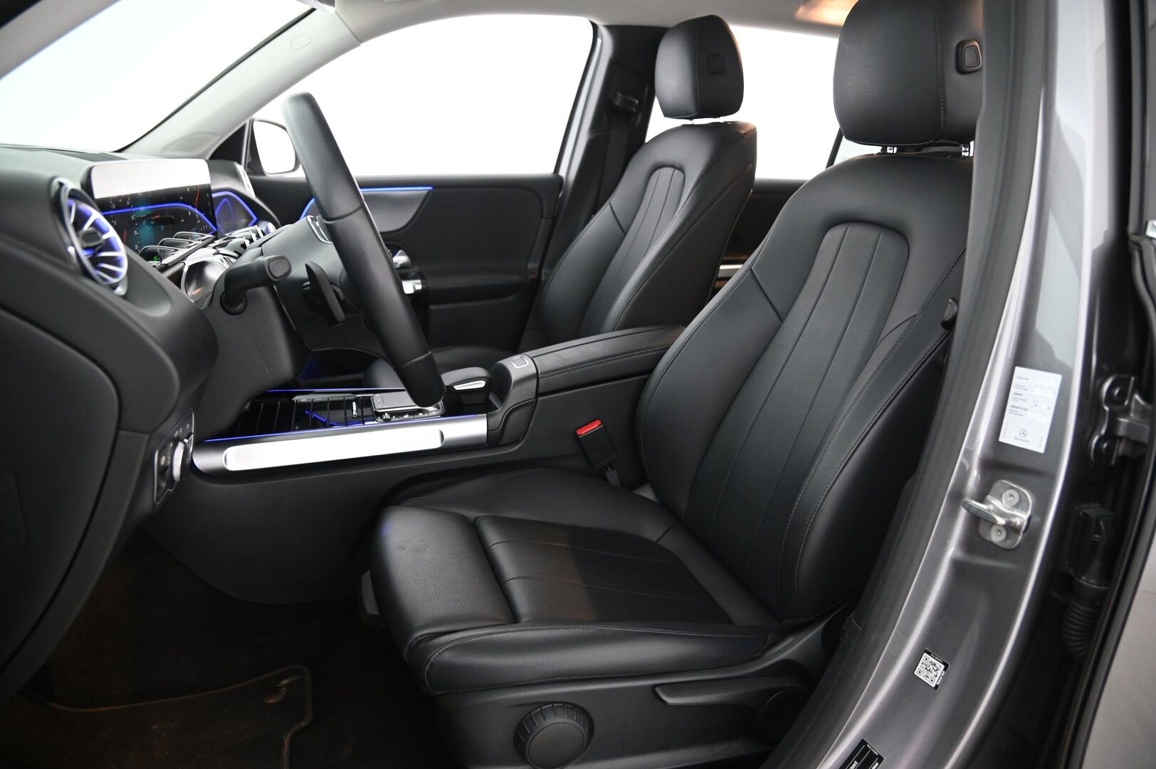 MERCEDES-BENZ EQB 2023 300 4MATIC Business - 3,99 % KORKOTARJOUS TÄHÄN AUTOON - DTR+/ Peruutuskamera / DC-lataus / Hierovat etupenkit / 
