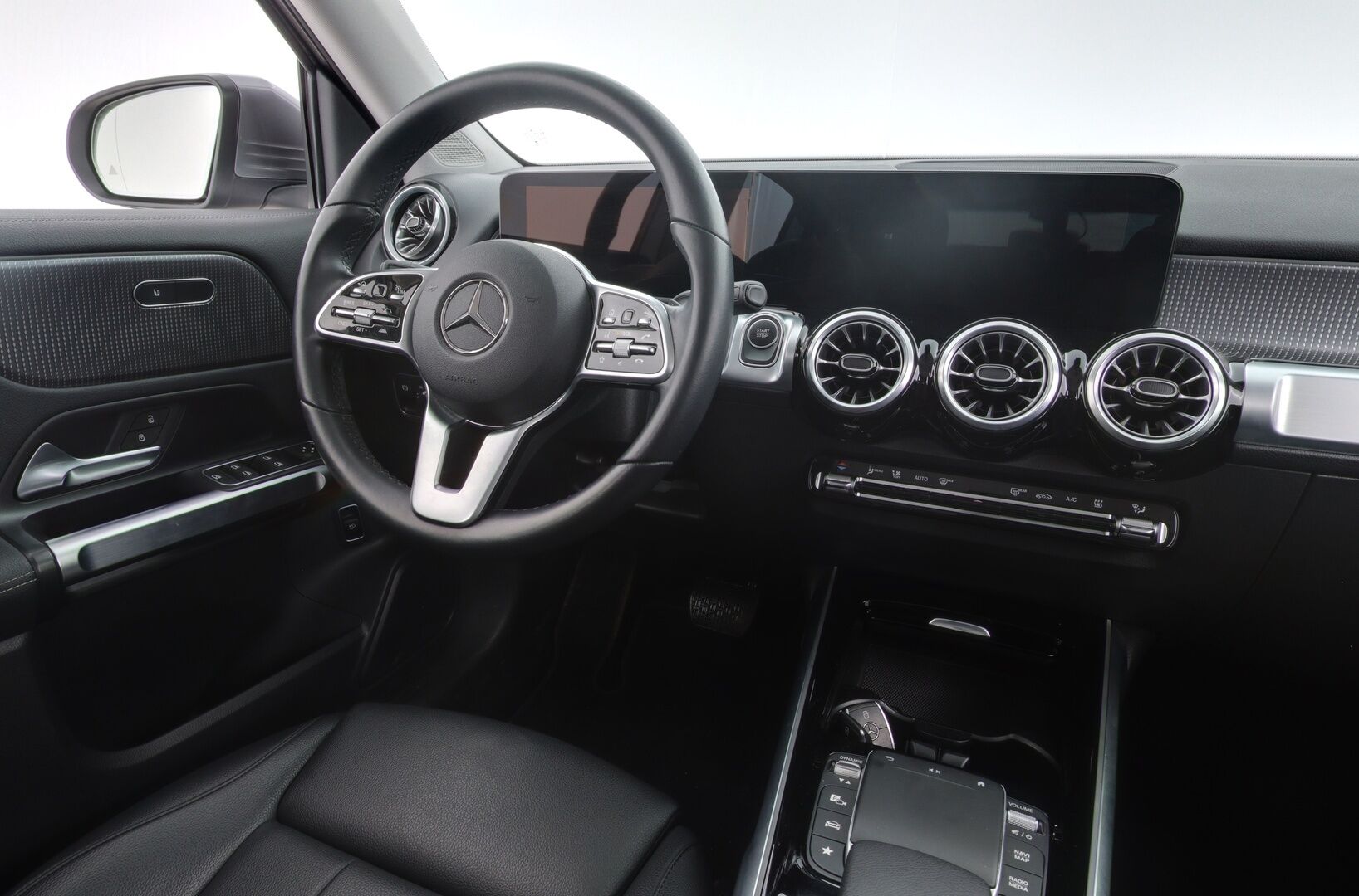 MERCEDES-BENZ EQB 2023 300 4MATIC Business - 3,99 % KORKOTARJOUS TÄHÄN AUTOON - DTR+/ Peruutuskamera / DC-lataus / Hierovat etupenkit / 
