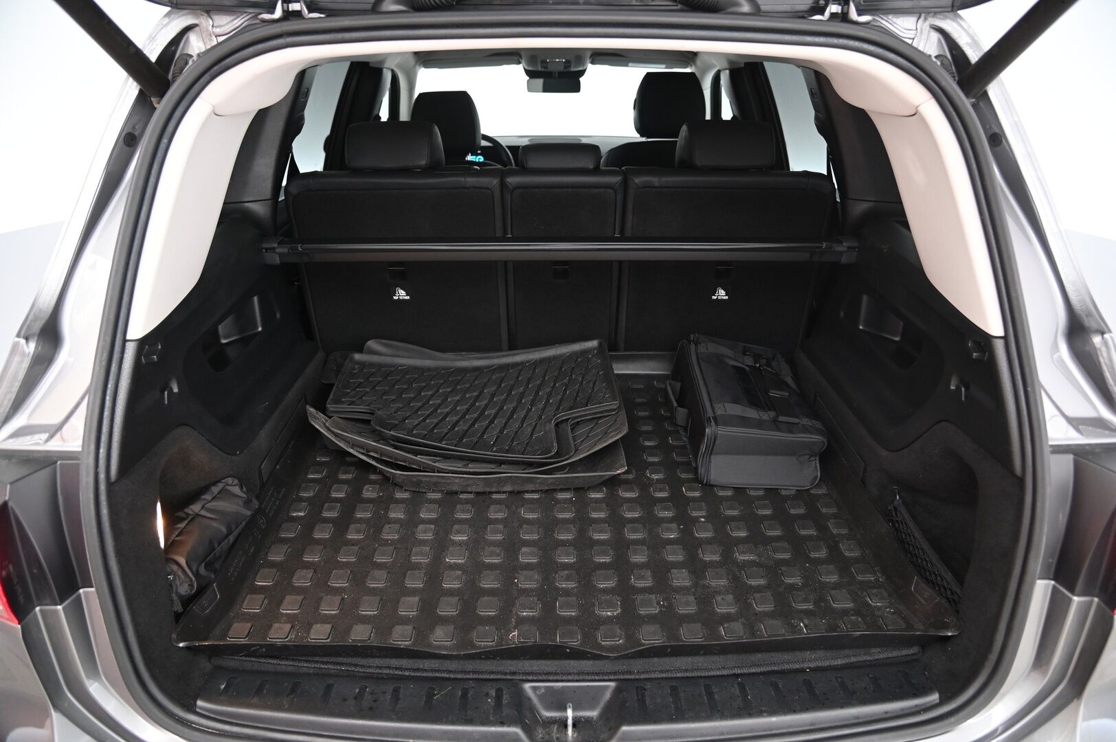 MERCEDES-BENZ EQB 2023 300 4MATIC Business - 3,99 % KORKOTARJOUS TÄHÄN AUTOON - DTR+/ Peruutuskamera / DC-lataus / Hierovat etupenkit / 