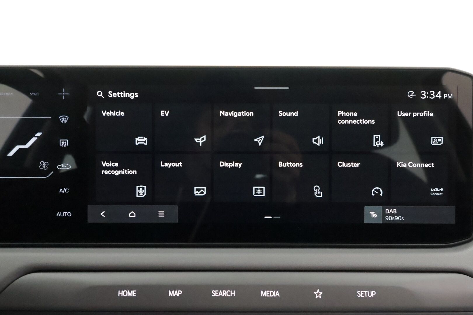 KIA EV3 2025 Air FWD 58,3kWh 204hv * Smart Cruise / P-kamera / Kaistavahti / Apple&Android / KeylessGo / LED-valot / Navi / Digimittaristo * - 3,99 % KORKOTARJOUS TÄHÄN AUTOON - 31.5. ASTI! - * 2x renkaat / Kuin Uusi / Hyvät Varusteet *