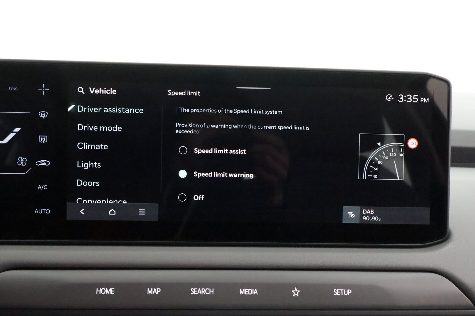 KIA EV3 2025 Air FWD 58,3kWh 204hv * Smart Cruise / P-kamera / Kaistavahti / Apple&Android / KeylessGo / LED-valot / Navi / Digimittaristo * - 3,99 % KORKOTARJOUS TÄHÄN AUTOON - 31.5. ASTI! - * 2x renkaat / Kuin Uusi / Hyvät Varusteet *
