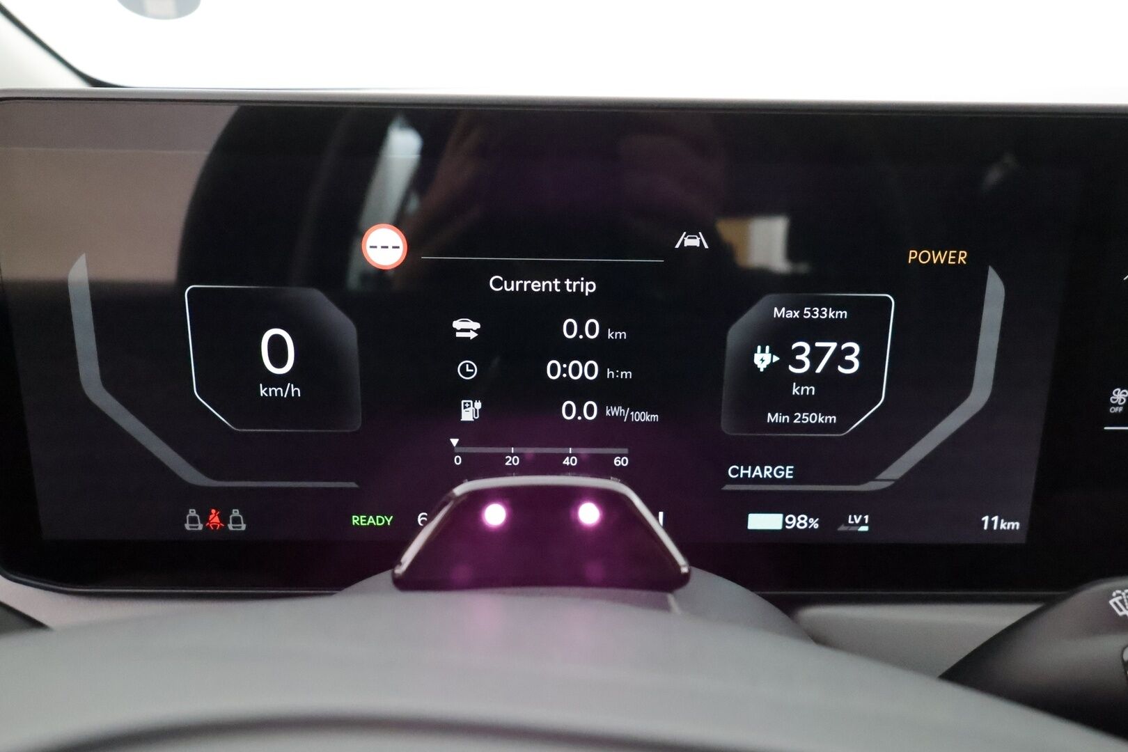 KIA EV3 2025 Air FWD 58,3kWh 204hv * Smart Cruise / P-kamera / Kaistavahti / Apple&Android / KeylessGo / LED-valot / Navi / Digimittaristo * - 3,99 % KORKOTARJOUS TÄHÄN AUTOON - 31.5. ASTI! - * 2x renkaat / Kuin Uusi / Hyvät Varusteet *