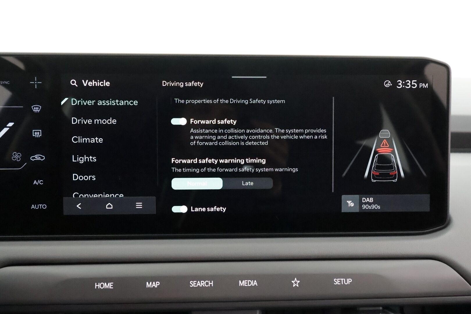 KIA EV3 2025 Air FWD 58,3kWh 204hv * Smart Cruise / P-kamera / Kaistavahti / Apple&Android / KeylessGo / LED-valot / Navi / Digimittaristo * - 3,99 % KORKOTARJOUS TÄHÄN AUTOON - 31.5. ASTI! - * 2x renkaat / Kuin Uusi / Hyvät Varusteet *