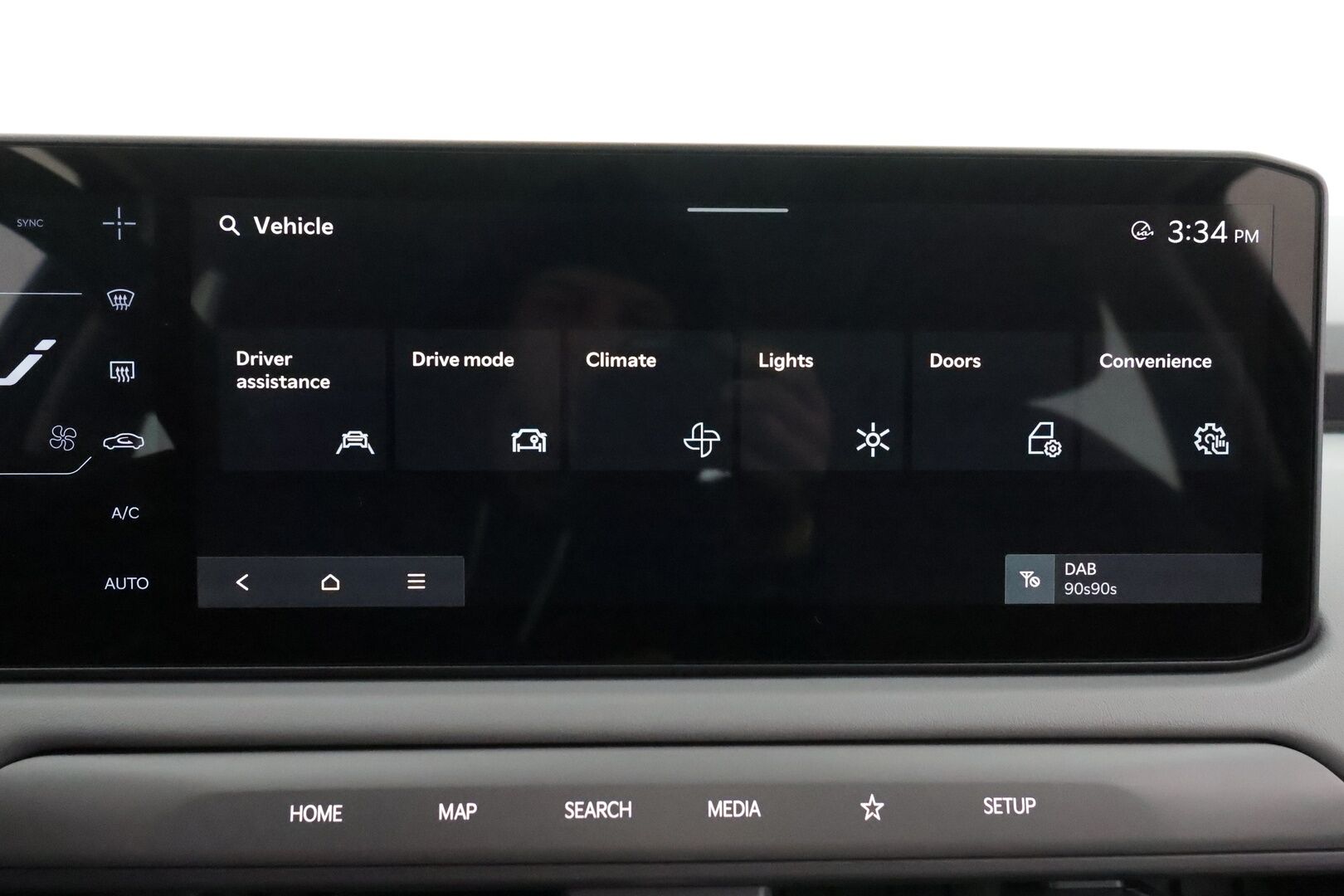 KIA EV3 2025 Air FWD 58,3kWh 204hv * Smart Cruise / P-kamera / Kaistavahti / Apple&Android / KeylessGo / LED-valot / Navi / Digimittaristo * - 3,99 % KORKOTARJOUS TÄHÄN AUTOON - * 2x renkaat / Kuin Uusi / Hyvät Varusteet *