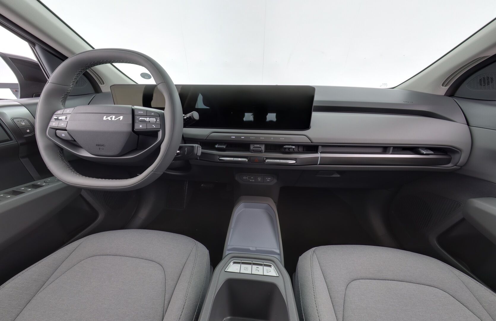 KIA EV3 2025 Air FWD 58,3kWh 204hv * Smart Cruise / P-kamera / Kaistavahti / Apple&Android / KeylessGo / LED-valot / Navi / Digimittaristo * - 3,99 % KORKOTARJOUS TÄHÄN AUTOON - 31.5. ASTI! - * 2x renkaat / Kuin Uusi / Hyvät Varusteet *