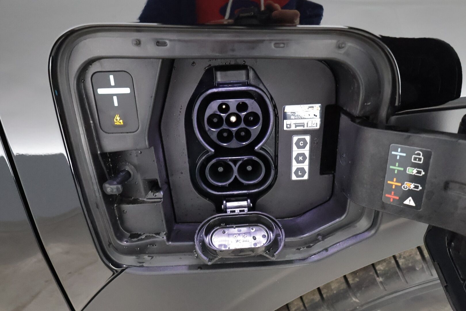 KIA EV3 2025 Air FWD 58,3kWh 204hv * Smart Cruise / P-kamera / Kaistavahti / Apple&Android / KeylessGo / LED-valot / Navi / Digimittaristo * - 3,99 % KORKOTARJOUS TÄHÄN AUTOON - 31.5. ASTI! - * 2x renkaat / Kuin Uusi / Hyvät Varusteet *