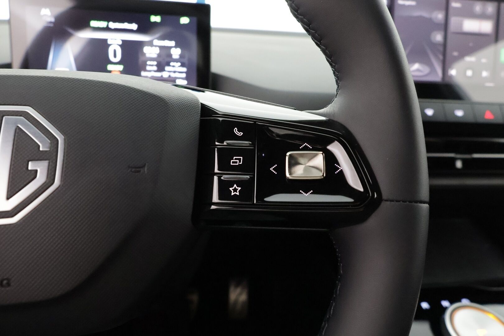 MG MG4 2024 X-Power Lämpöpumppu / 360° Kamera / Adapt. Vakkari / Kaistavahti / LED-valot / Apple&Android / Nahka-alcantara / - Uutta vastaava neliveto / Pitkä range / Huippu varusteet