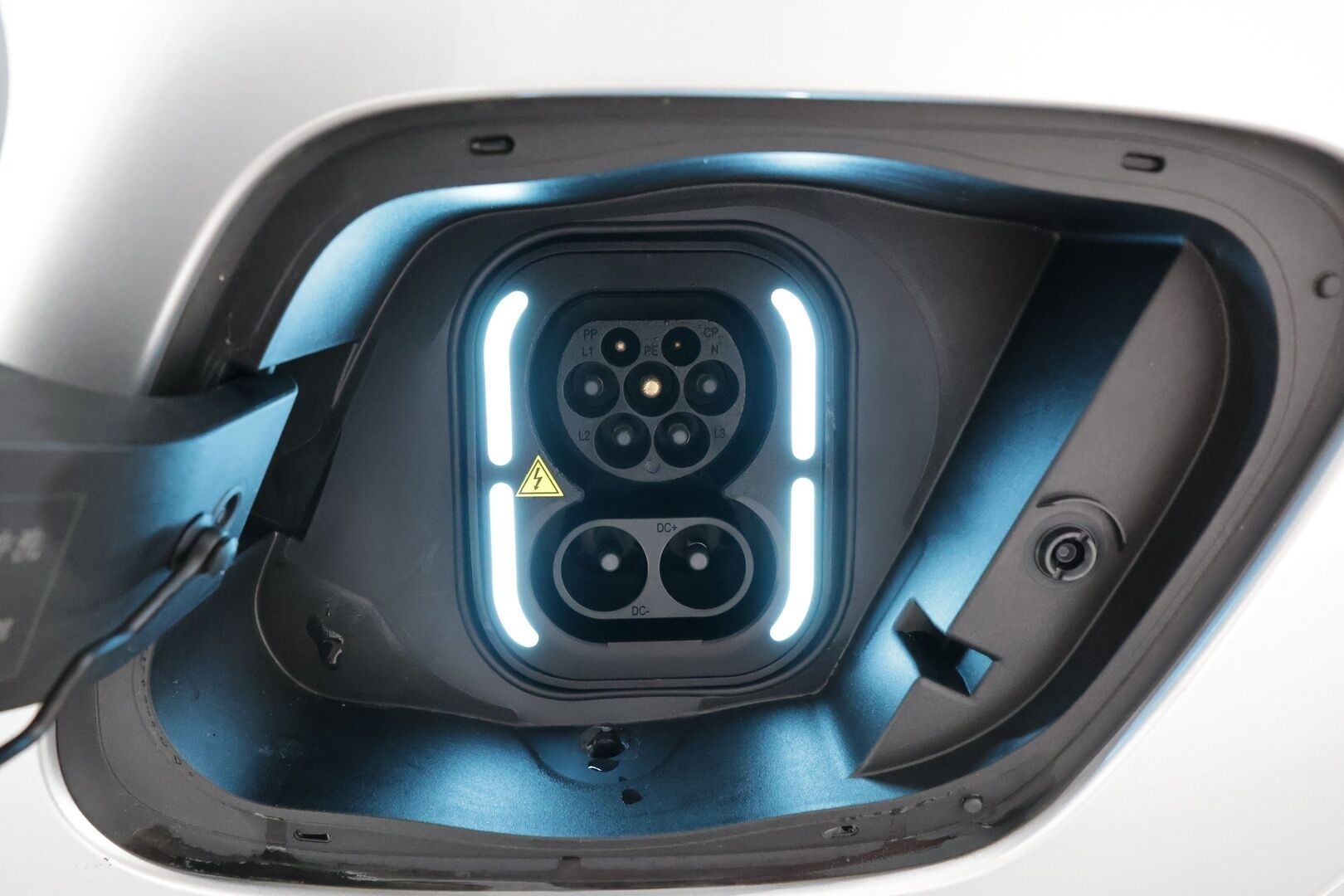 MG MG4 2024 X-Power Lämpöpumppu / 360° Kamera / Adapt. Vakkari / Kaistavahti / LED-valot / Apple&Android / Nahka-alcantara / - Uutta vastaava neliveto / Pitkä range / Huippu varusteet