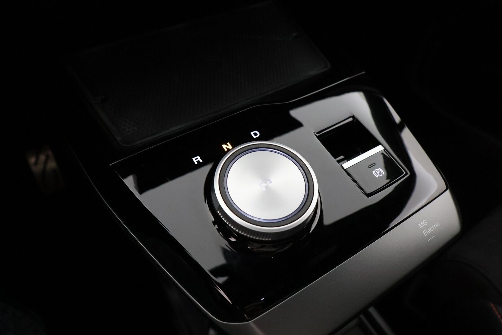 MG MG4 2024 X-Power Lämpöpumppu / 360° Kamera / Adapt. Vakkari / Kaistavahti / LED-valot / Apple&Android / Nahka-alcantara / - Uutta vastaava neliveto / Pitkä range / Huippu varusteet