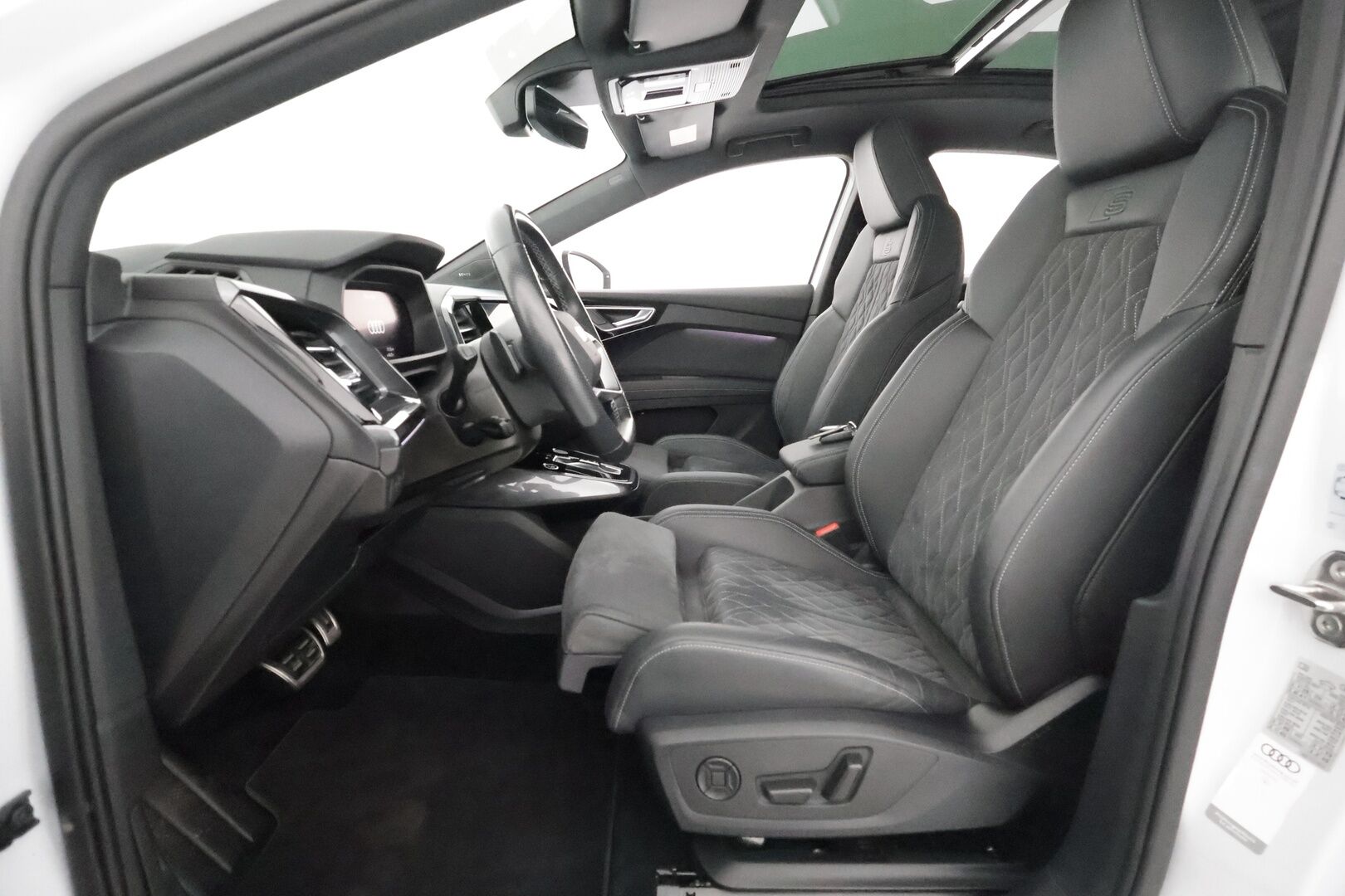 AUDI Q4 E-TRON 2022 50 e-tron quattro Sportback S Line - 3,99 % KORKOTARJOUS TÄHÄN AUTOON - Adapt.Vakkari / Sonos Audio / Matrix LED / HUD / Vetokoukku / Peruutuskamera / Nahka-Alcantara / Panoraama / Supervarusteet!