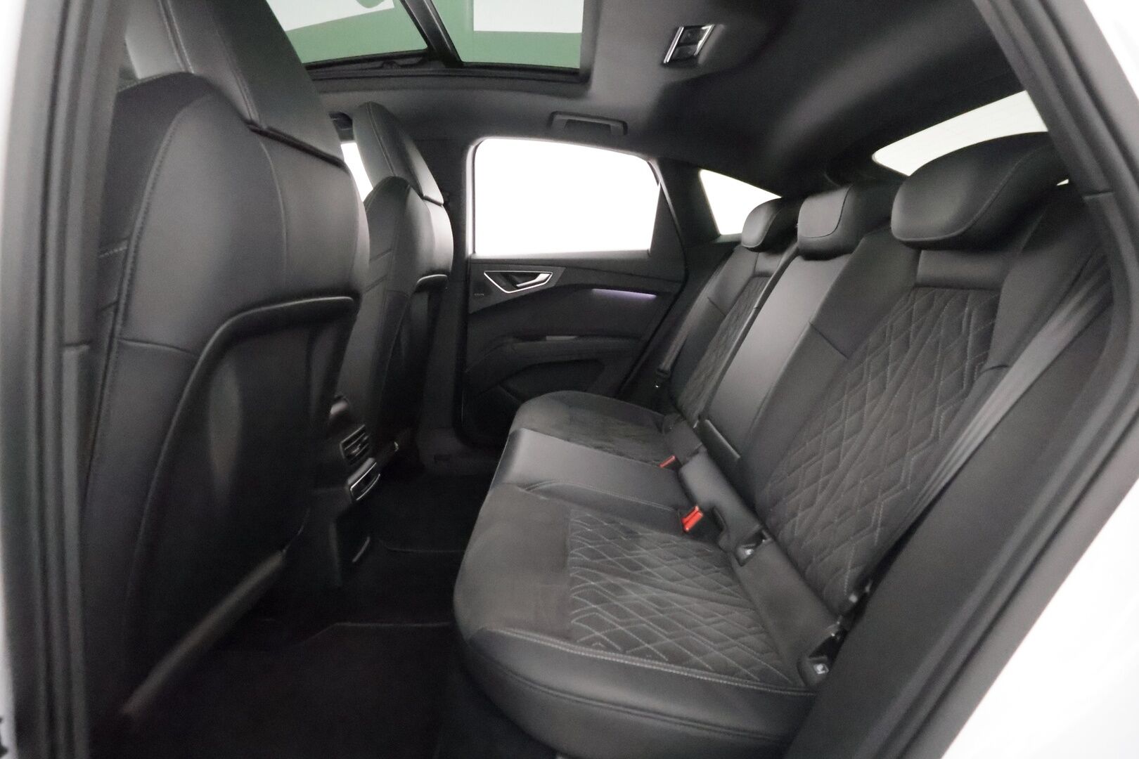 AUDI Q4 E-TRON 2022 50 e-tron quattro Sportback S Line - 3,99 % KORKOTARJOUS TÄHÄN AUTOON - Adapt.Vakkari / Sonos Audio / Matrix LED / HUD / Vetokoukku / Peruutuskamera / Nahka-Alcantara / Panoraama / Supervarusteet!