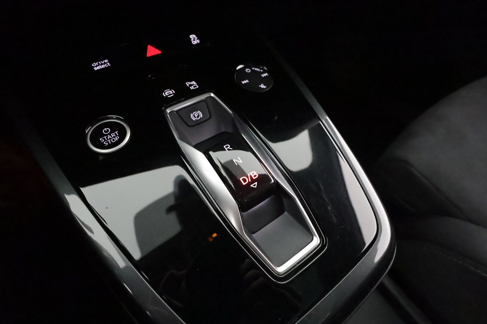 AUDI Q4 E-TRON 2022 50 e-tron quattro Sportback S Line - 3,99 % KORKOTARJOUS TÄHÄN AUTOON - Adapt.Vakkari / Sonos Audio / Matrix LED / HUD / Vetokoukku / Peruutuskamera / Nahka-Alcantara / Panoraama / Supervarusteet!