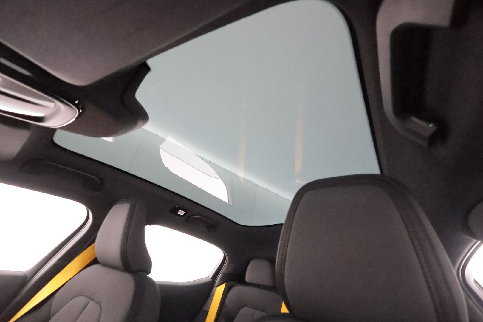 POLESTAR 2 2022 L-Range Dual M. **Lasikatto / 360° Kamera / Lämpöpumppu / Koukku / Adapt.Vakkari / Pixel-LED / Sporttipenkki Muistilla** - 3,99 % KORKOTARJOUS TÄHÄN AUTOON - Harman/Kardon / Kaistavahti / Google Maps /KeylessGO