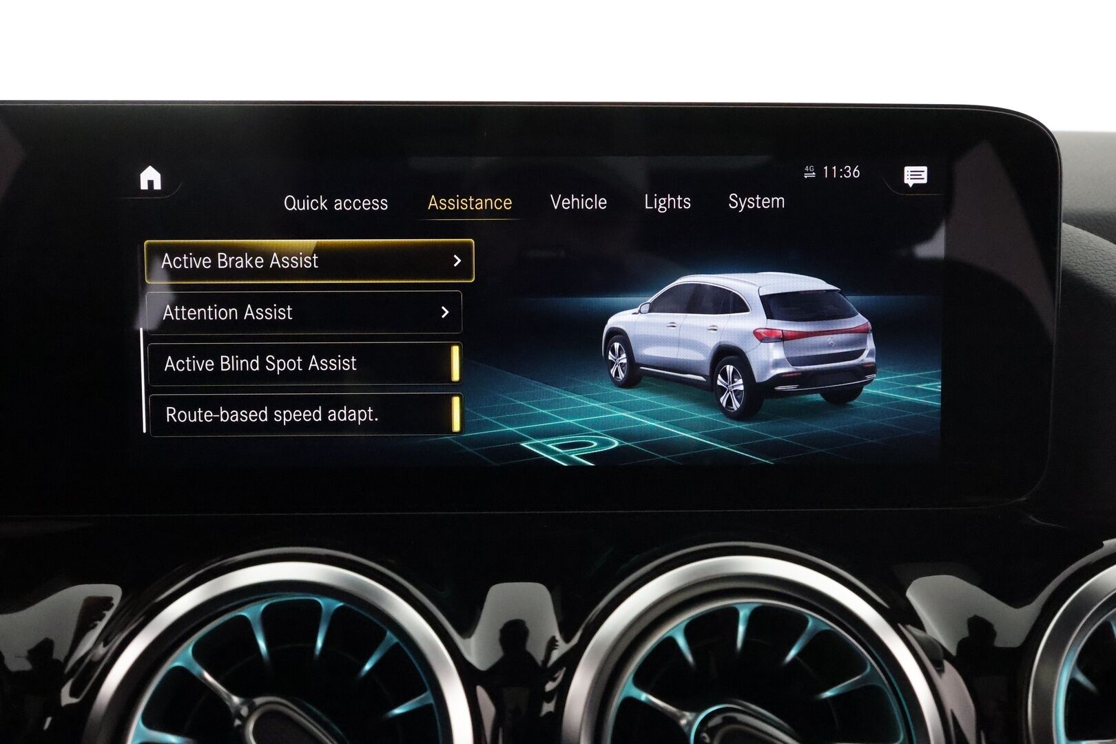 MERCEDES-BENZ EQA 2022 300 4MATIC **HUD / 360° Kamera / Panorama / Widescreen / Adapt.Vakkari / LED-High Performance / Muistipenkki / Navi ** - 3,99 % KORKOTARJOUS TÄHÄN AUTOON - Kaistavahti / KeylessGO / Erittäin siisti!