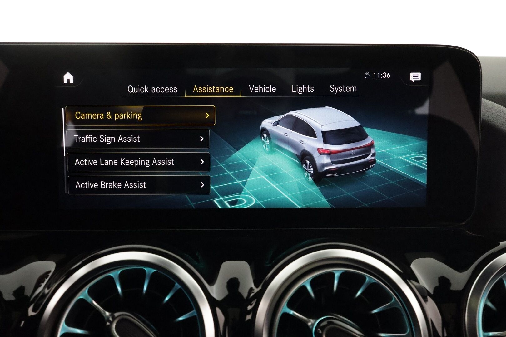 MERCEDES-BENZ EQA 2022 300 4MATIC **HUD / 360° Kamera / Panorama / Widescreen / Adapt.Vakkari / LED-High Performance / Muistipenkki / Navi ** - 3,99 % KORKOTARJOUS TÄHÄN AUTOON - Kaistavahti / KeylessGO / Erittäin siisti!