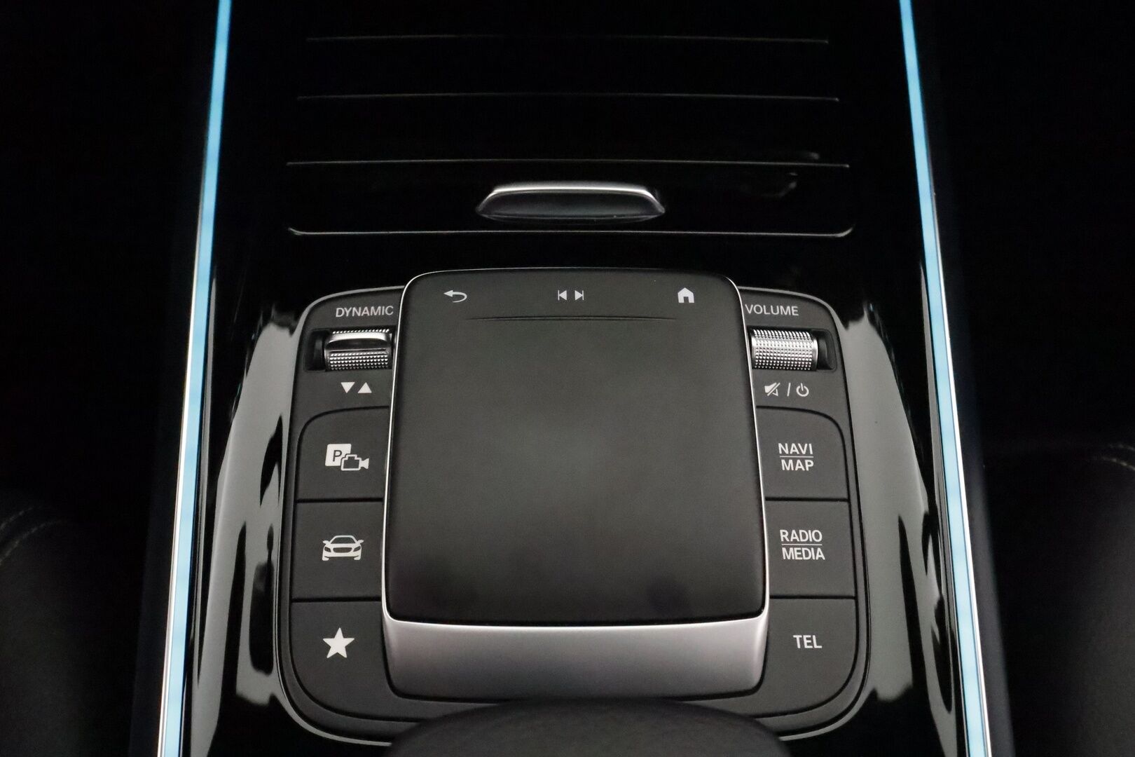 MERCEDES-BENZ EQA 2022 300 4MATIC **HUD / 360° Kamera / Panorama / Widescreen / Adapt.Vakkari / LED-High Performance / Muistipenkki / Navi ** - 3,99 % KORKOTARJOUS TÄHÄN AUTOON - Kaistavahti / KeylessGO / Erittäin siisti!