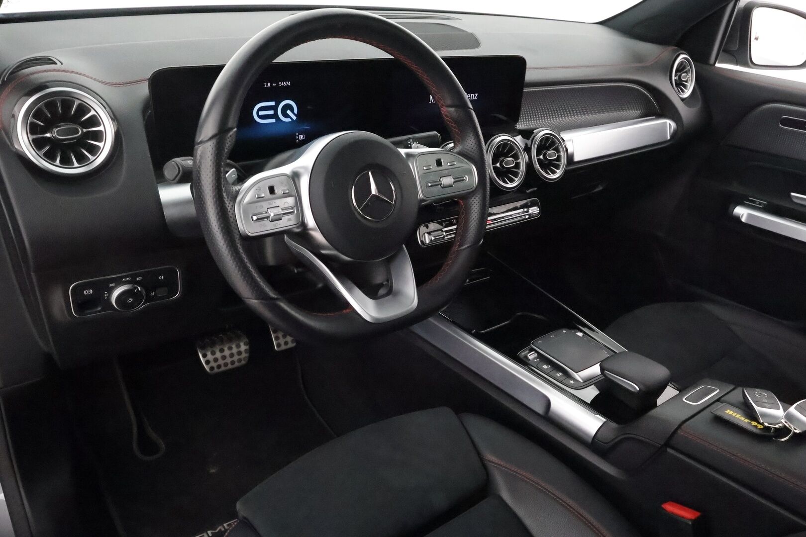 MERCEDES-BENZ EQB 2022 300 4Matic AMG **Distronic+ / 'Panorama / Widescreen / Muistipenkki / P.kamera / Keyless / Apple&Android / 2x vanteet** - 3,99 % KORKOTARJOUS TÄHÄN AUTOON - 